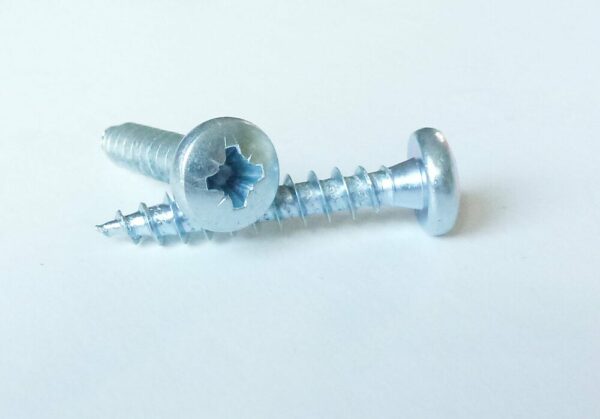 Vis aggloméré acier tête ronde Pozidriv 5x30mm – Fixation solide pour panneaux de particules et bois