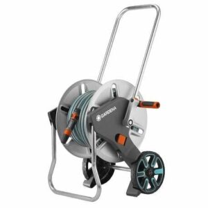 Dévidoir sur roues CleverRoll M métallique équipé pour un arrosage facile et pratique