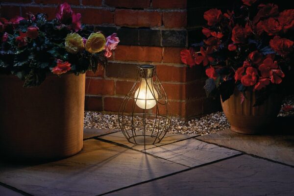 Lanterne solaire Eureka Retro pour illuminer votre jardin