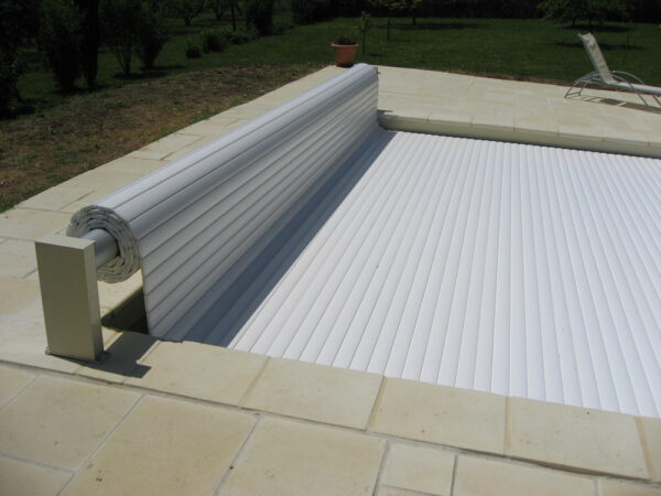 Volet Roulant Hors Sol pour Piscine Brazilia "Mouv & Roll" – Installation Facile et Garantie Longue Durée
