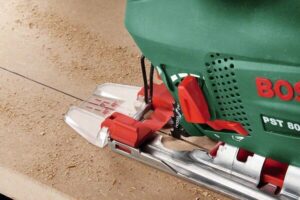 Scie sauteuse Bosch PST 800 PEL 530W – Idéale pour vos travaux de découpe