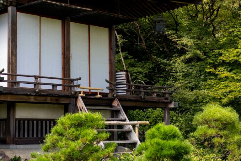 Construire un bac potager surélevé en bois pour son balcon
