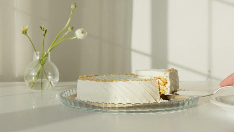 Nettoyer les dalles de terrasse et allées : méthodes naturelles