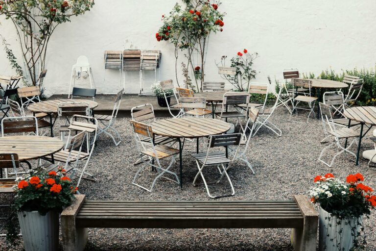 Installer une terrasse sur gravier : méthode simple et économique