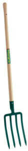 leborgne-fourche-a-becher-douille-4-dents-30-cm-manche-pomme-en-bois-certifie-pefc-100-57x300 Quand et comment planter ses tomates pour une récolte abondante