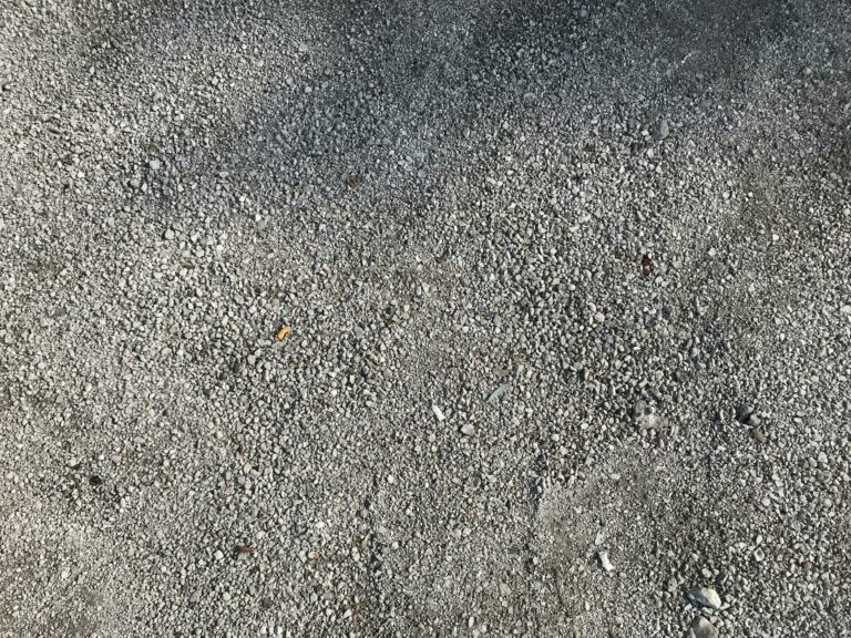 Réaliser une dalle en béton désactivé pour son allée