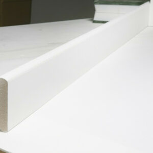 Plinthe médium (MDF) arrondie prépeint blanc, 14 x 80 mm, L.2.44 m