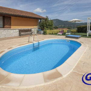 Piscine ovale enterrée 8,00m x 4,00 x H: 1,50m - Filtration à sable