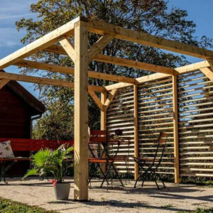 Auvent VENETO en douglas massif avec ventelles mur - S.h.t. : 10,57 m2 - dimensions 3,39 m x 3,12 m