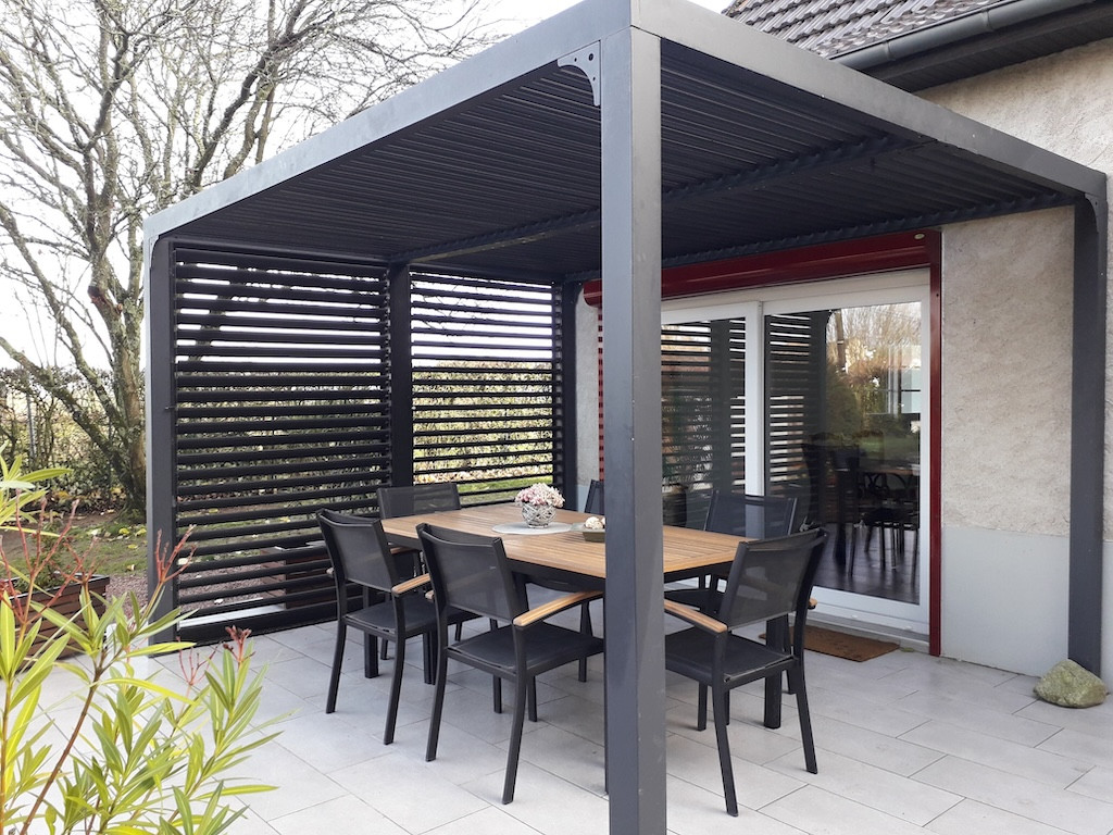 Pergola Bioclimatique Aluminium Gris Anthracite avec Ventelles Latérales Amovibles - 10,80 m² - Lames Orientables Manuelles