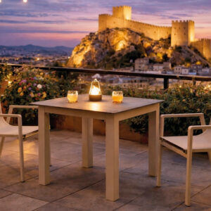 Ensemble bistrot CAMELIA SIDNEY - Table carrée 90 × 90 cm et 2 fauteuils en textilène - Plateau HPL Maderma - 2 places