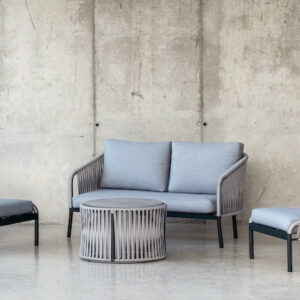 Salon de jardin avec corde - YINA-9 LUX - Aluminium anthracite - Corde grise - Coussins tissu Cloud gris clair - 4 à 6 places