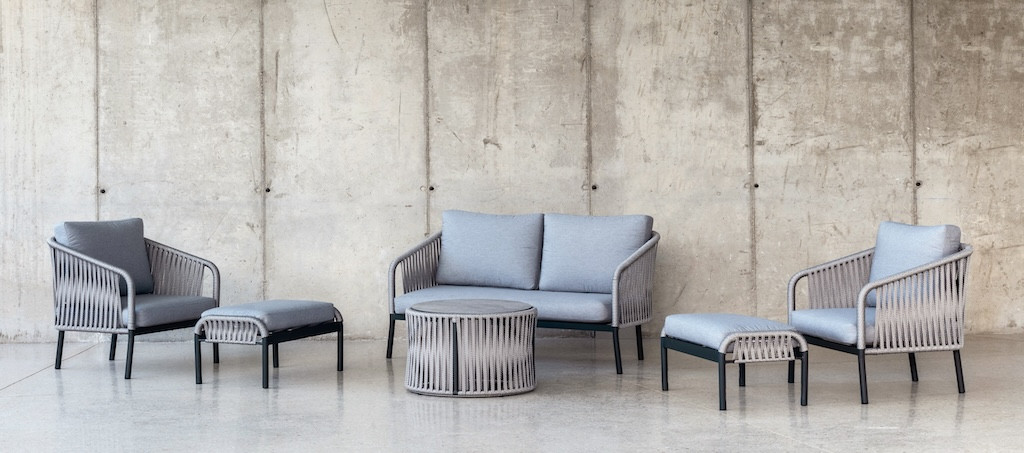 Salon de jardin avec corde - YINA-9 LUX - Aluminium anthracite - Corde grise - Coussins tissu Cloud gris clair - 4 à 6 places