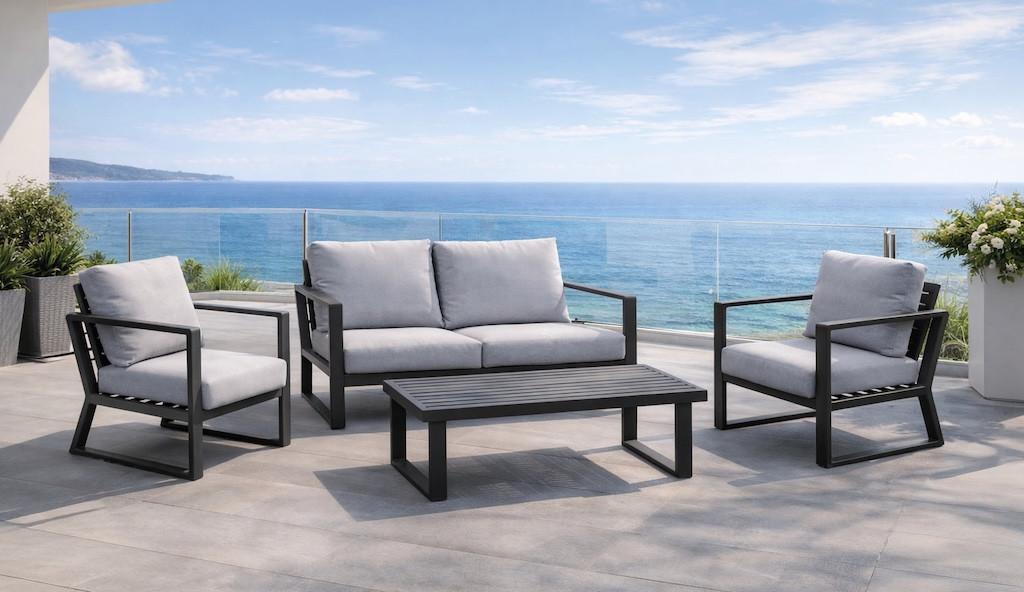 Salon de jardin - BOLONIA-7 LUX - Aluminium anthracite - Table basse bois - Coussins tissu Cloud gris clair - 4 à 5 places