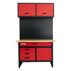 Etabli avec armoire murale et panneau pour crochets