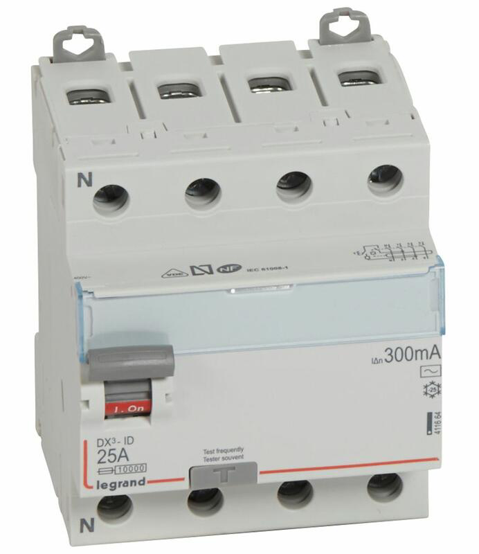 Interrupteur différentiel DX³-ID arrivée haute et départ bas à vis 4P 400 V type AC 4 modules 300 mA 25 A LEGRAND 411664