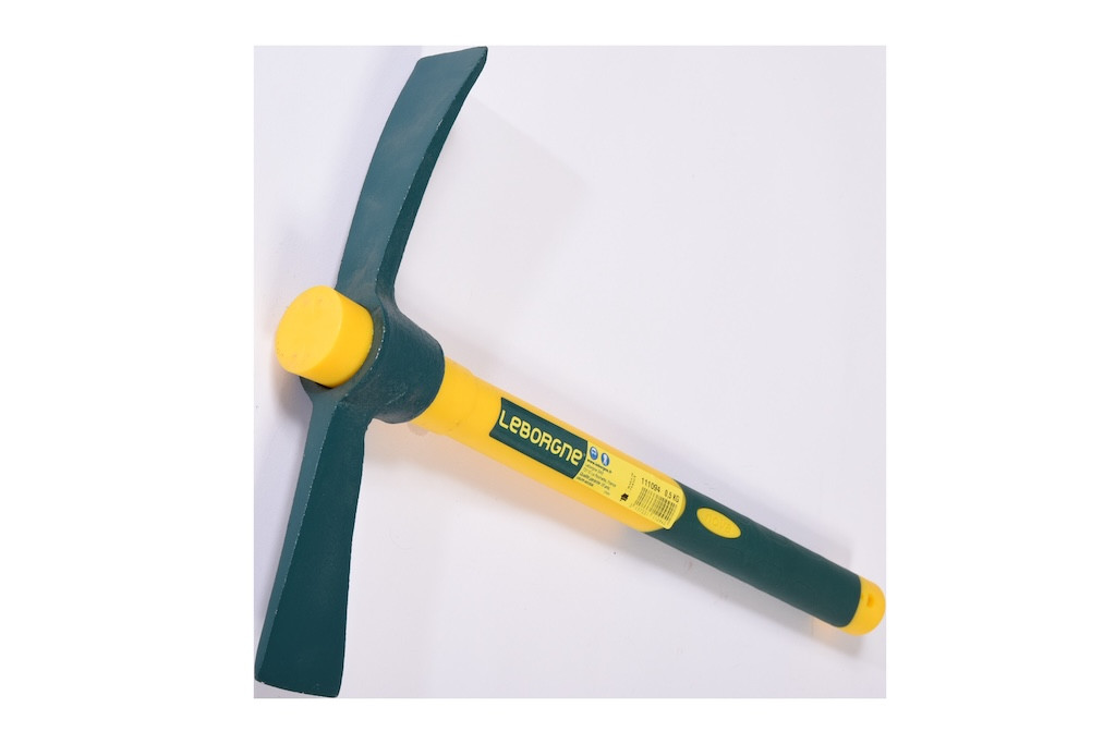 Pioche alcotana panne et hache 37 cm - acier forgé trempé avec manche Novagrip