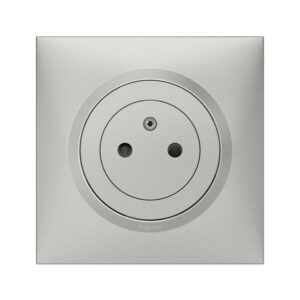 Prise avec terre affleurante complet Dooxie, LEGRAND, aluminium