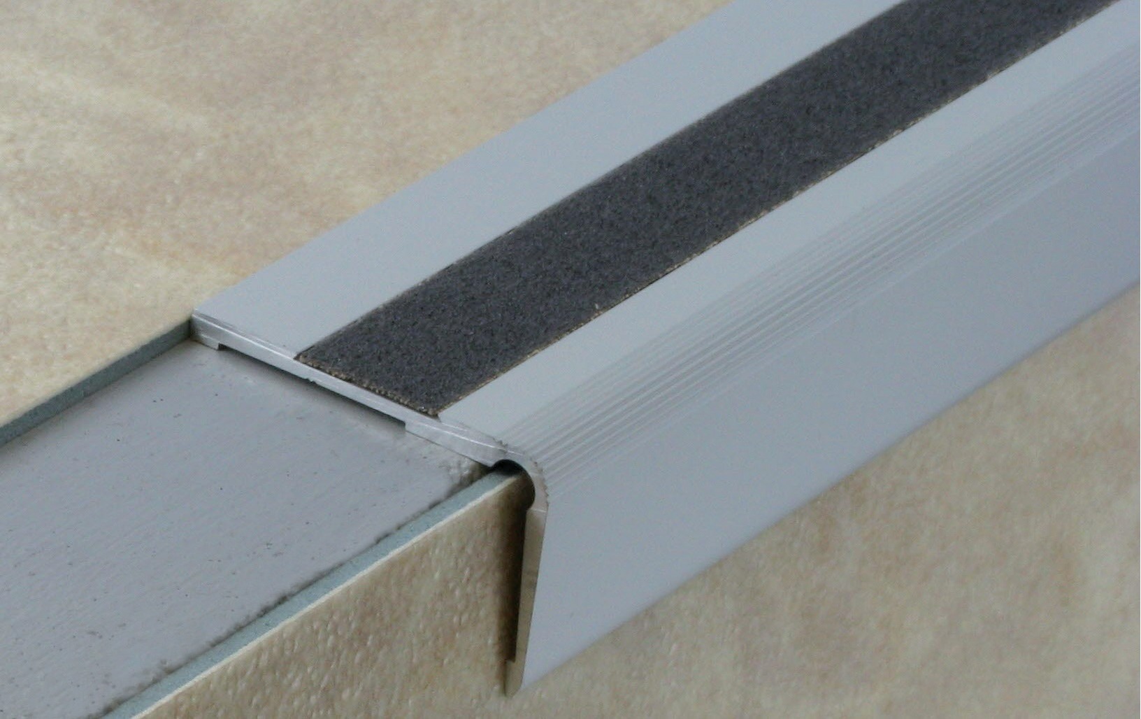 Nez de marche 1T 55 x 32 mm percé L 3 m DINAC 604110