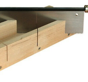 Boîte à onglet bois + scie à dos 250 x 70 x 30 mm
