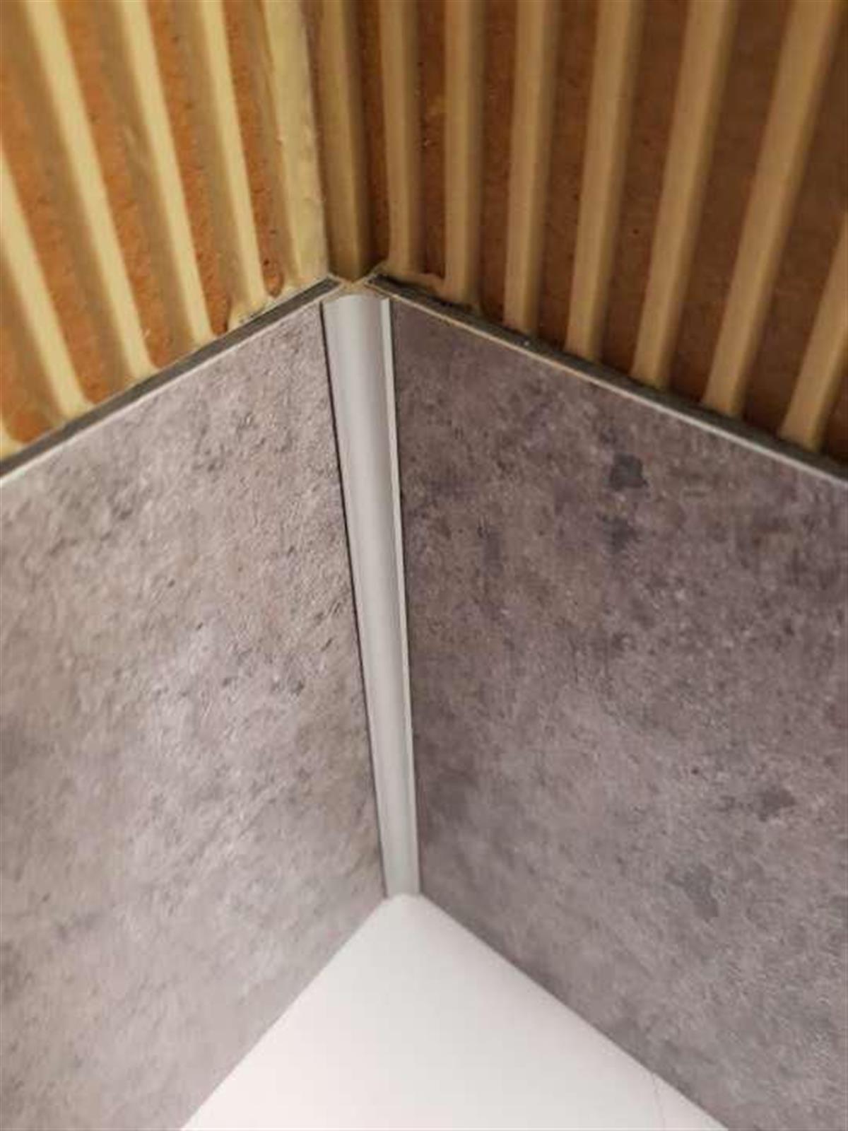 Profilés d'angle pour finition de panneaux muraux - Profilé angle alu Extérieur 90° Hauteur 2.55m Ep.3mm - Blanc